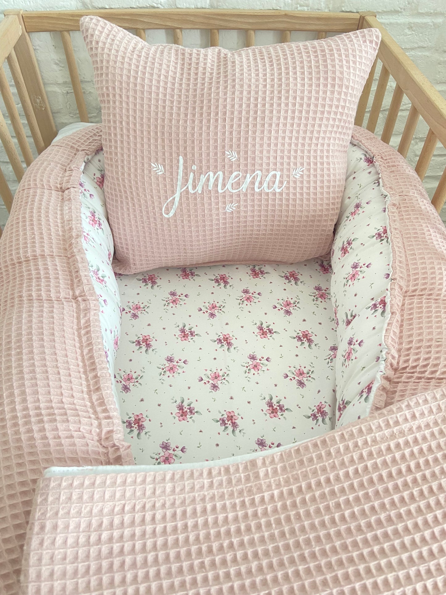 Pack Baby Waffle Rose (nido, manta y cojín personalizado)