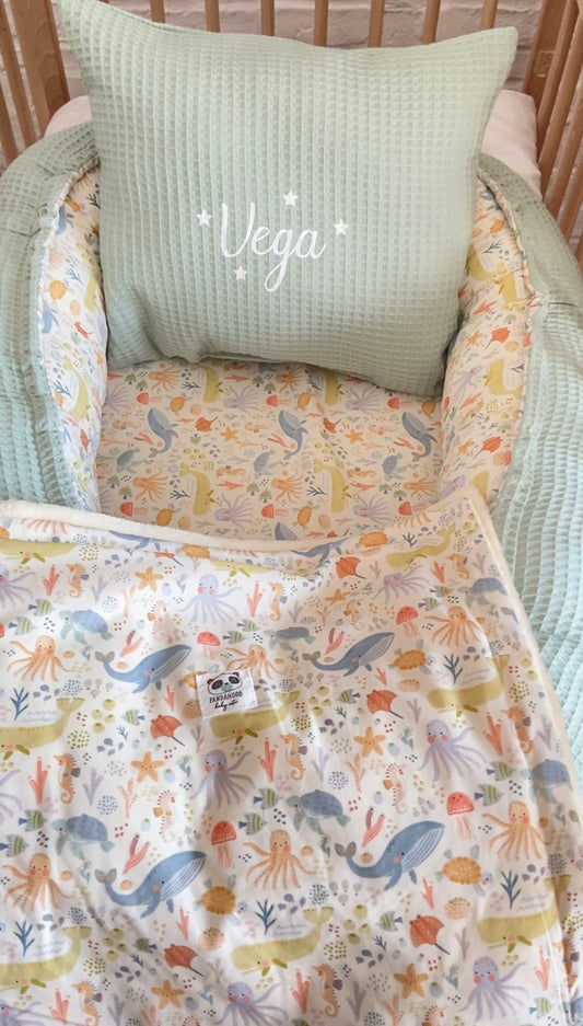 Pack Baby Bajo el mar (nido, manta y cojín personalizado)